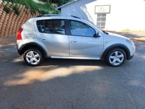 Sandero photograph 4