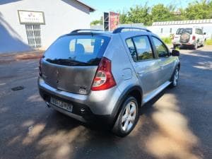 Sandero photograph 5