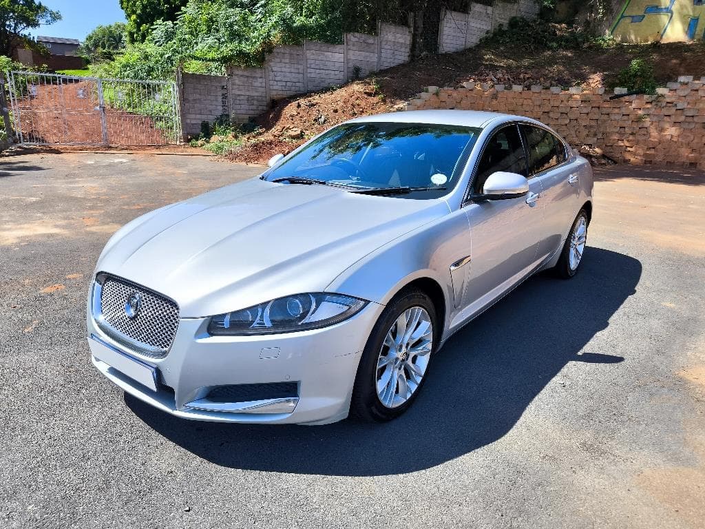 2013 Jaguar XF 2.2 D Premium Luxury, main photograph