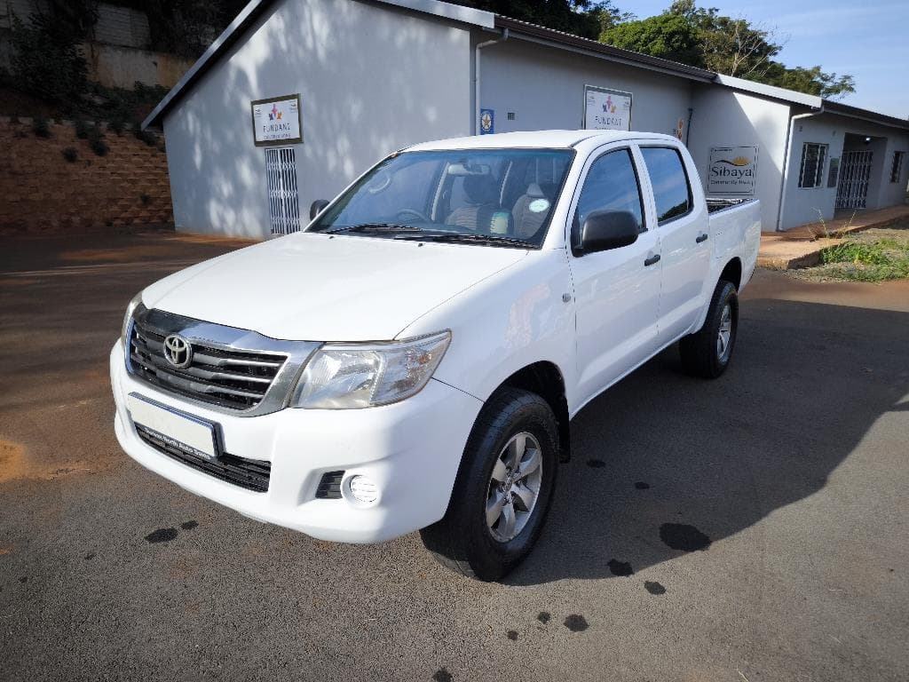 2011 Toyota Hilux 2.5 D-4D SRX 4x4 Double Cab in white