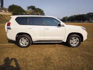 Land Cruiser Prado photograph 4