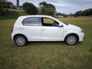 Etios photograph 4
