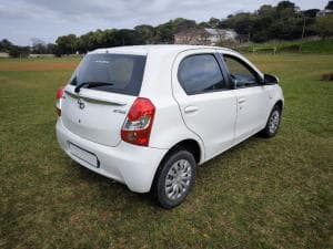 Etios photograph 5