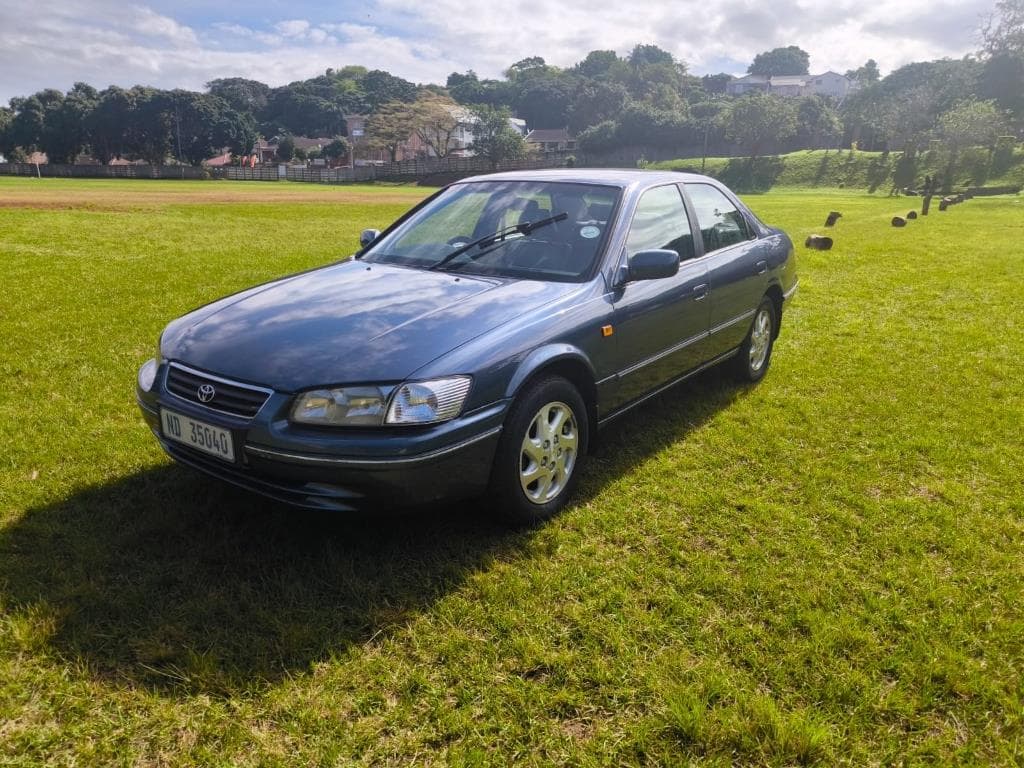 2002 Toyota Camry 300 GLX Auto in blue