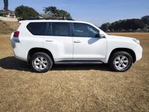 Land Cruiser Prado photograph 4