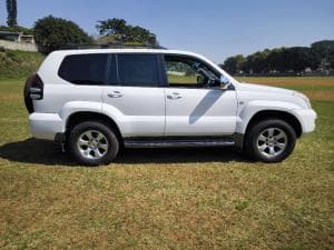 Land Cruiser Prado photograph 4