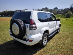 Land Cruiser Prado photograph 5