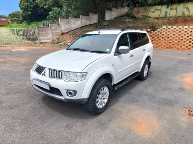 2011 Mitsubishi Pajero Sport 3.2 Di-D GLS Auto in white