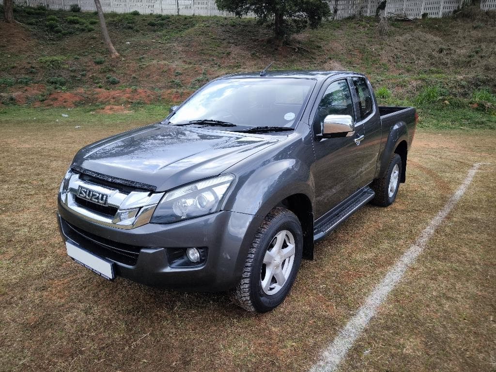 2014 Isuzu KB 300 D-TEQ LX Extended Cab in grey