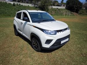 KUV100 photograph 3