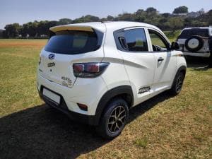 KUV100 photograph 5