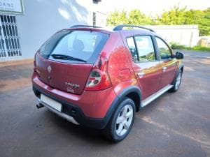 Sandero photograph 5