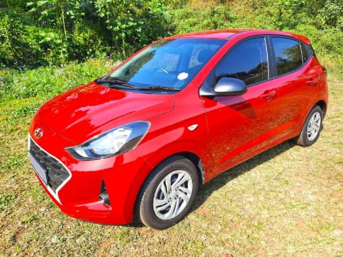 2022 Hyundai i10 Grand 1.0 Motion in red