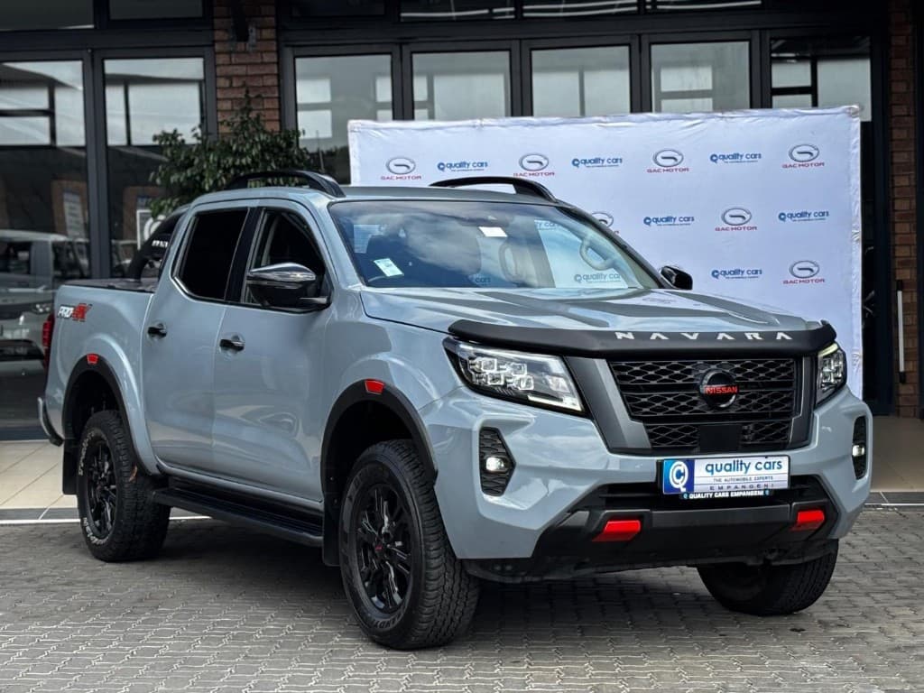 2022 Nissan Navara 2.5D Pro-4x 4x4 Auto Double Cab, main photograph