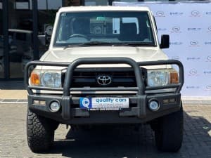Land Cruiser 79 photograph 3