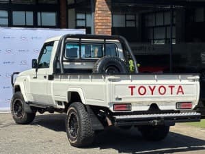 Land Cruiser 79 photograph 5