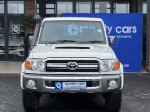 Land Cruiser 79 photograph 3