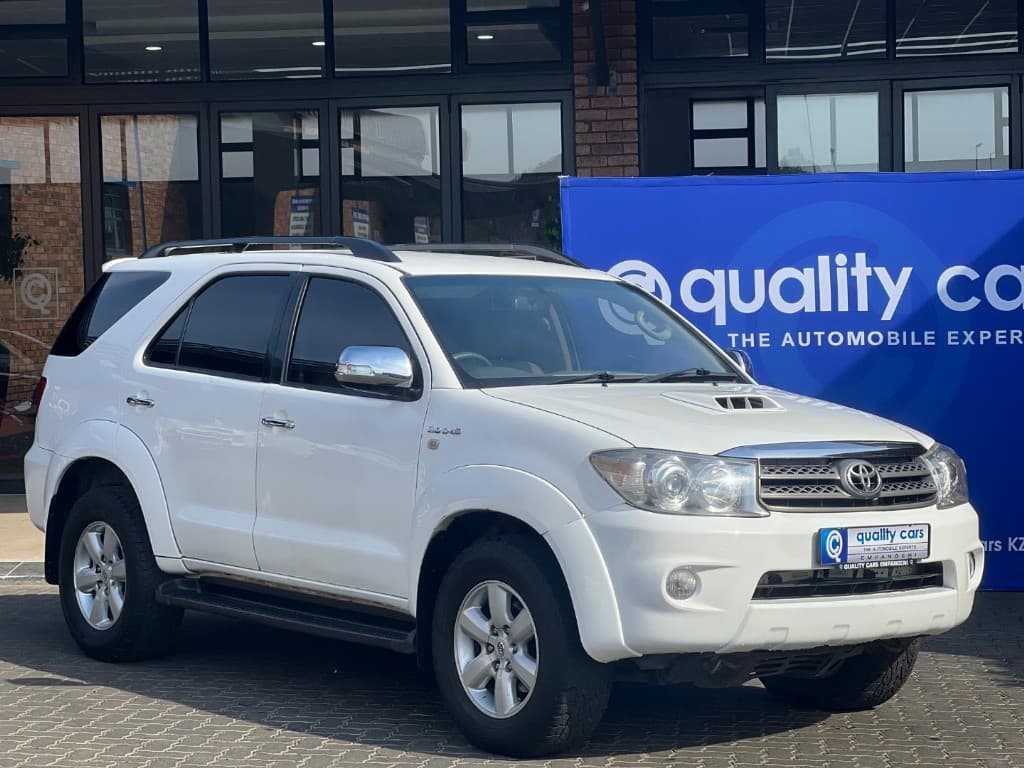 2010 Toyota Fortuner 3.0 D-4D 4X4, main photograph