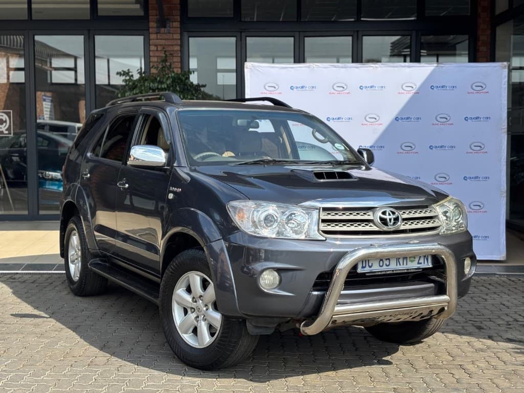 2011 Toyota Fortuner 3.0 D-4D, main photograph