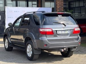 Fortuner photograph 5