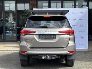 Fortuner photograph 5