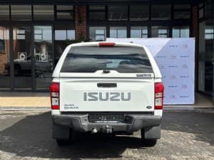 D-Max photograph 5