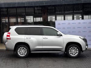 Land Cruiser Prado photograph 5