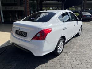 Almera photograph 5
