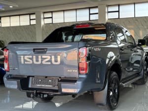 D-Max photograph 5