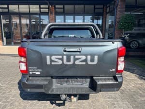 D-Max photograph 5