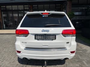 Grand Cherokee photograph 5